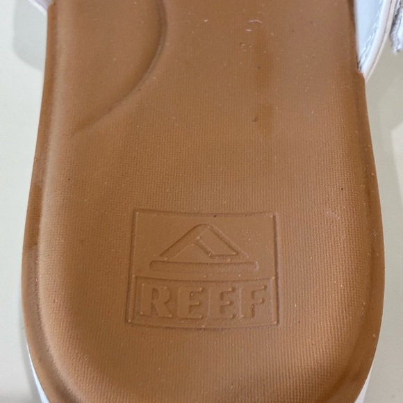 Reef Size 9 White Women’s Sandals – New Like condition comfortable vacation - Picture 6 of 9